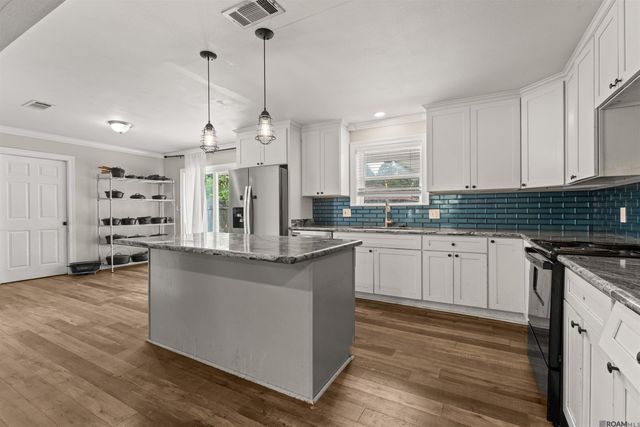 1088 Sinclair Dr, Baton Rouge, LA 70815