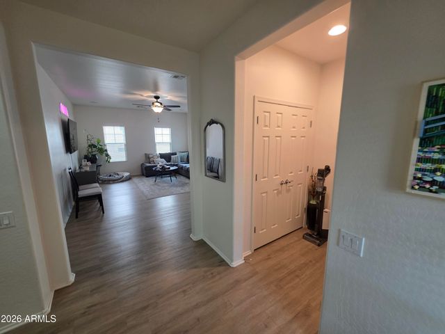 2170 W SCULLY Drive, Phoenix, AZ 85023