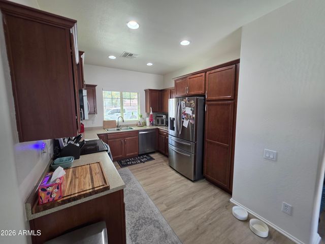 2170 W SCULLY Drive, Phoenix, AZ 85023