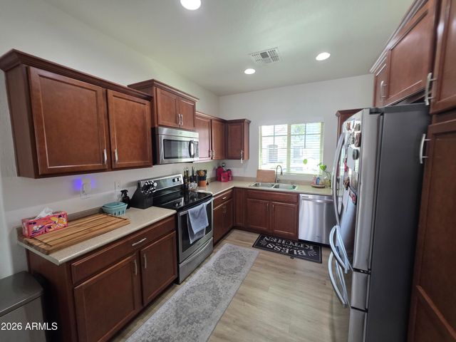 2170 W SCULLY Drive, Phoenix, AZ 85023