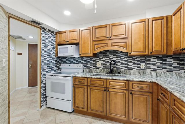 925 N HALIFAX AVENUE 103, Daytona Beach, FL 32118