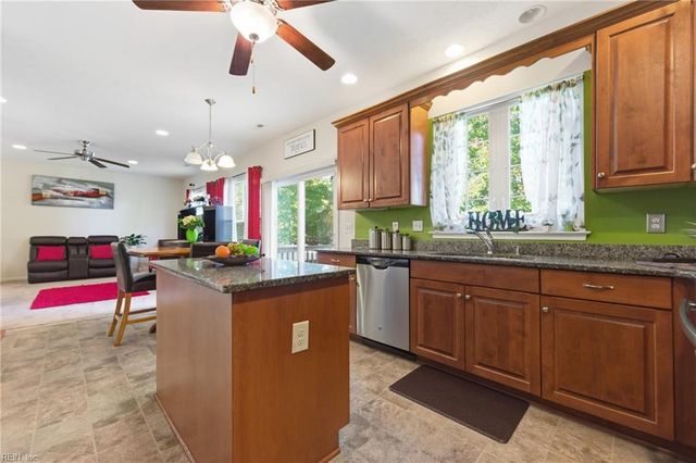 5 Mary Ann DR, Hampton, VA 23666