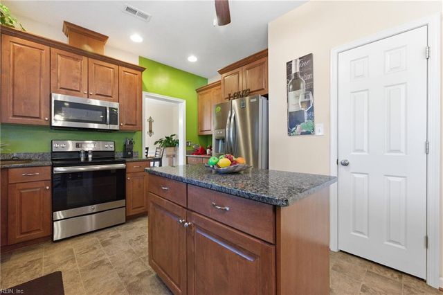 5 Mary Ann DR, Hampton, VA 23666