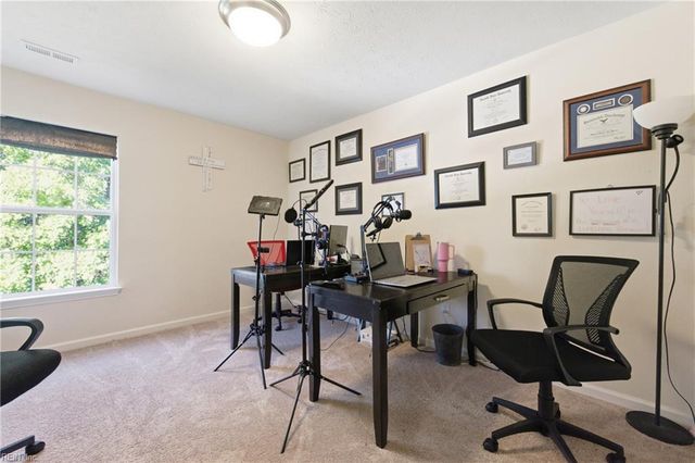 5 Mary Ann DR, Hampton, VA 23666