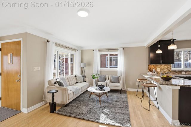 226 W La Salle Avenue, Royal Oak, MI 48073