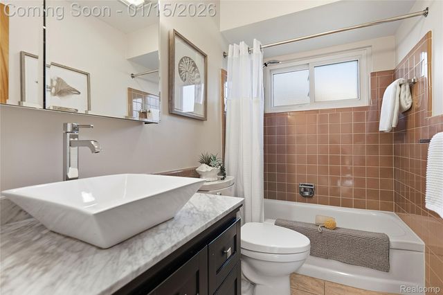 226 W La Salle Avenue, Royal Oak, MI 48073