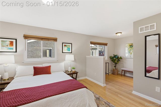 226 W La Salle Avenue, Royal Oak, MI 48073