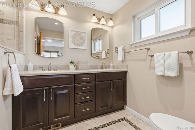 226 W La Salle Avenue, Royal Oak, MI 48073