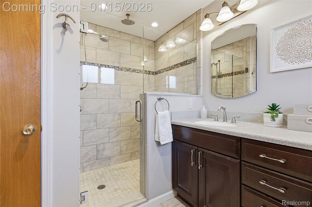 226 W La Salle Avenue, Royal Oak, MI 48073