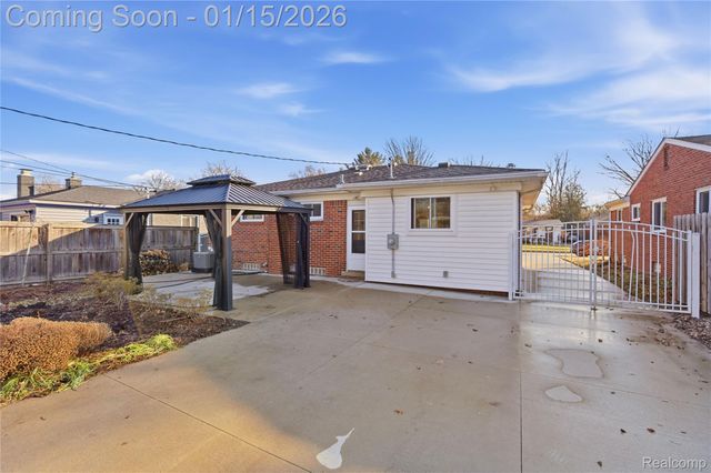 226 W La Salle Avenue, Royal Oak, MI 48073