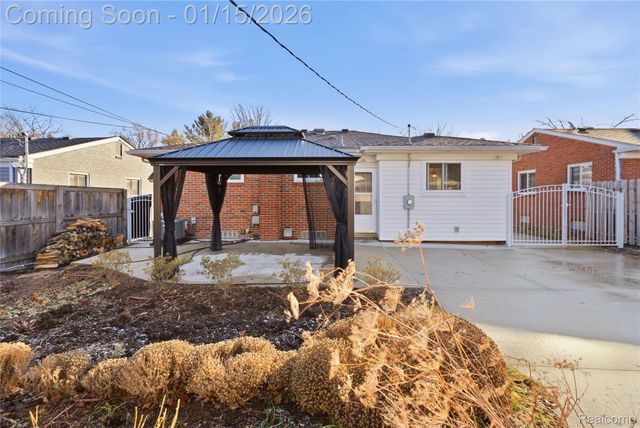 226 W La Salle Avenue, Royal Oak, MI 48073