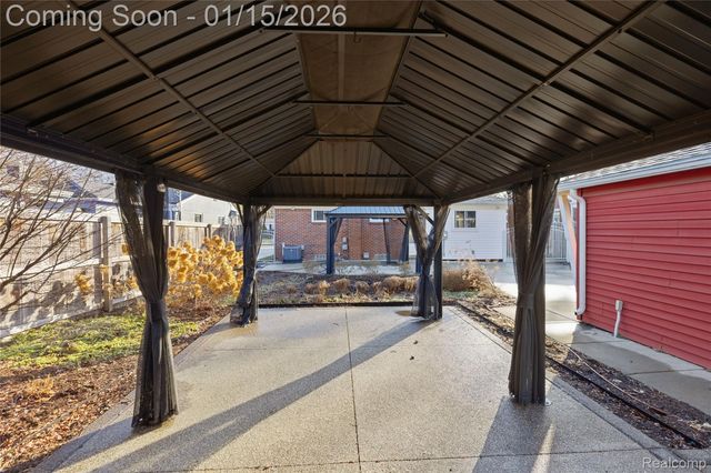 226 W La Salle Avenue, Royal Oak, MI 48073