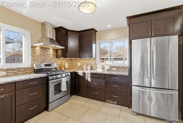 226 W La Salle Avenue, Royal Oak, MI 48073