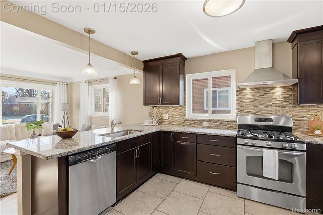 226 W La Salle Avenue, Royal Oak, MI 48073