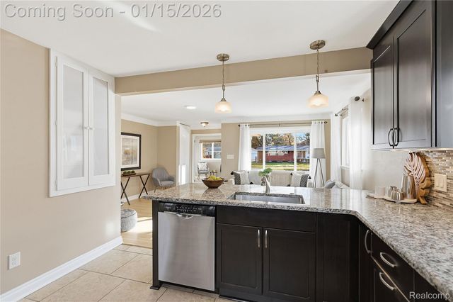 226 W La Salle Avenue, Royal Oak, MI 48073