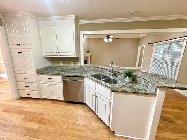 235 Princeton Dr, Dothan, AL 36301