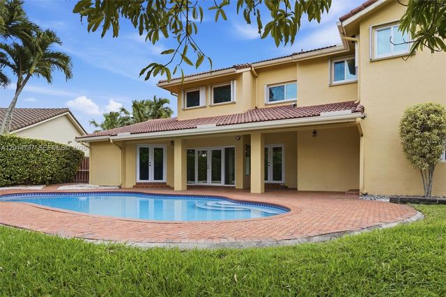 14941 SW 45th Ter, Miami, FL 33185