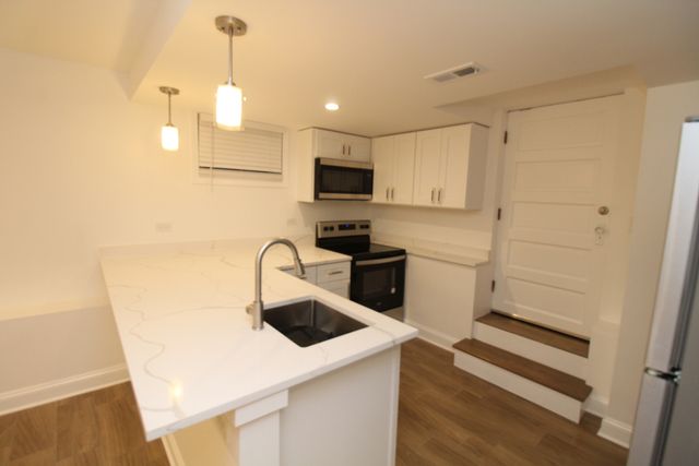 5805 N Richmond Street G, Chicago, IL 60659