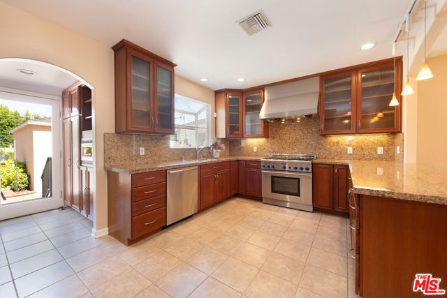 4948 Petit Avenue, Encino (los Angeles), CA 91436