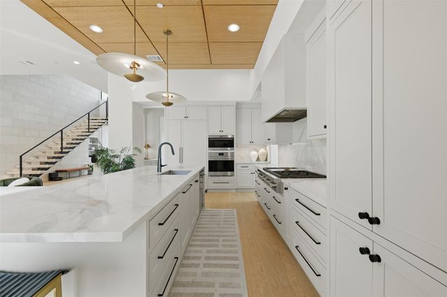 544 Cascade Street, Bellaire, TX 77401