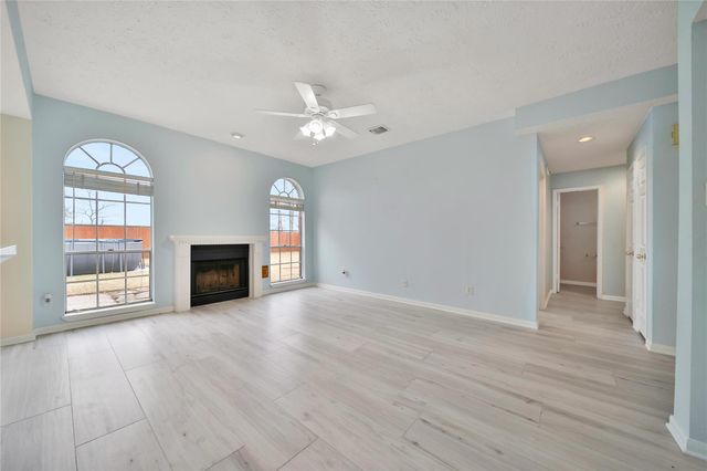 3039 Creek Manor Drive, Kingwood, TX 77339