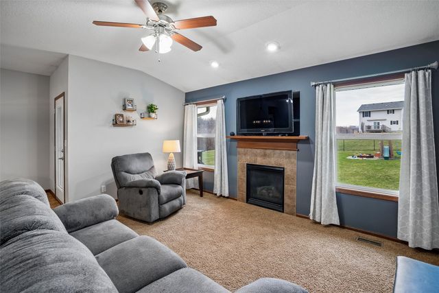 1505 W Henderson Place, Indianola, IA 50125