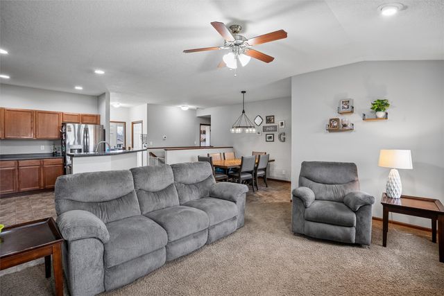 1505 W Henderson Place, Indianola, IA 50125