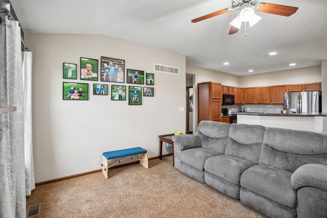 1505 W Henderson Place, Indianola, IA 50125