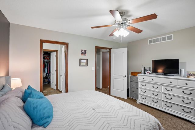 1505 W Henderson Place, Indianola, IA 50125