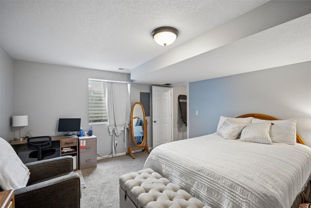 1505 W Henderson Place, Indianola, IA 50125