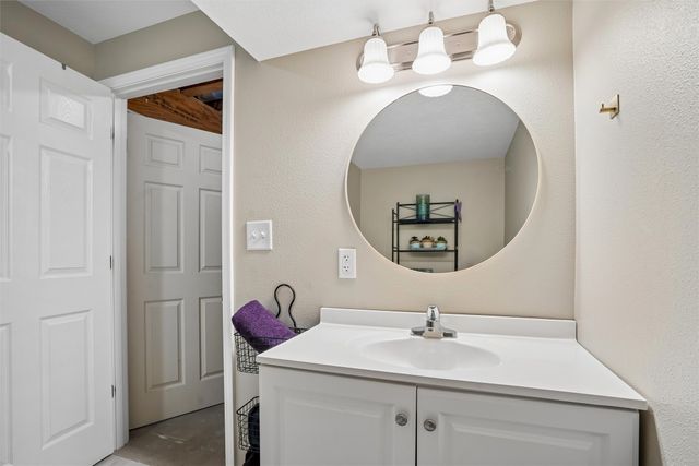 1505 W Henderson Place, Indianola, IA 50125