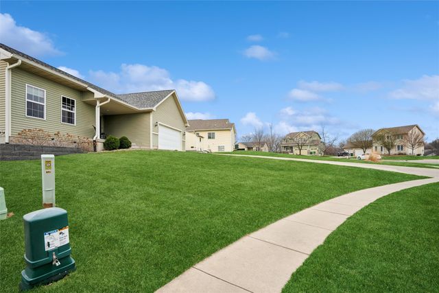 1505 W Henderson Place, Indianola, IA 50125