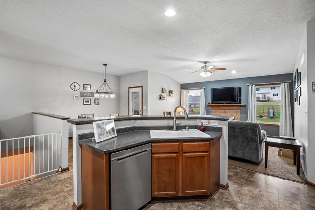 1505 W Henderson Place, Indianola, IA 50125