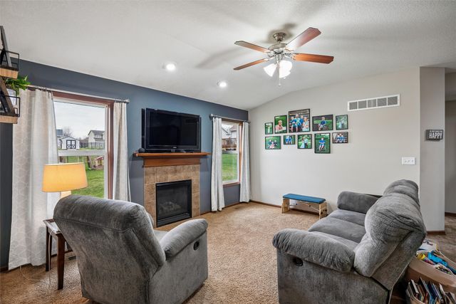 1505 W Henderson Place, Indianola, IA 50125