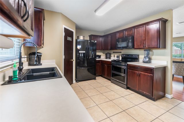 1402 Anglican Drive, Arlington, TX 76002