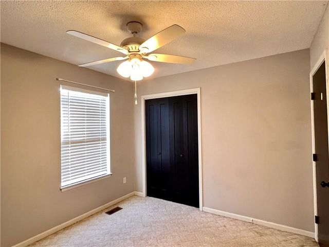 1211 24th Street, Blue Springs, MO 64015