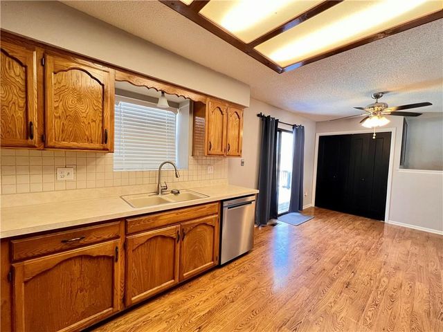 1211 24th Street, Blue Springs, MO 64015