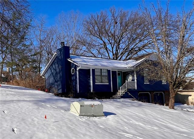 1211 24th Street, Blue Springs, MO 64015