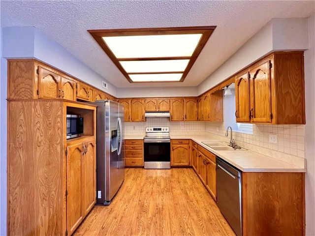 1211 24th Street, Blue Springs, MO 64015