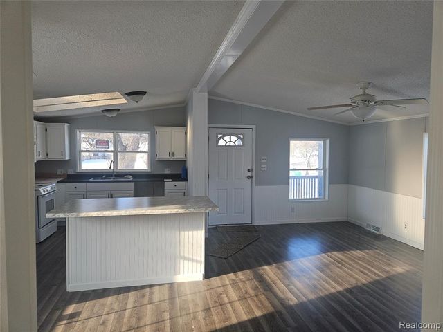 6274 Cree Ct, Flint, MI 48506