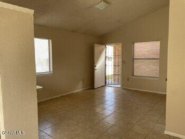 7214 Dale Road 4, El Paso, TX 79915