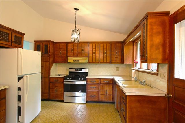 331 Roberts Ln, Neshannock Twp, PA 16105