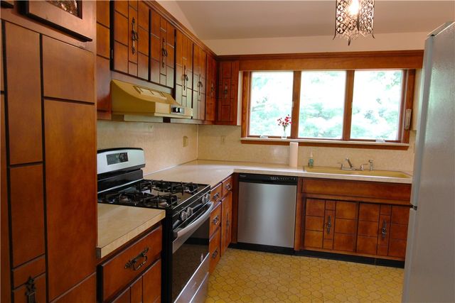 331 Roberts Ln, Neshannock Twp, PA 16105
