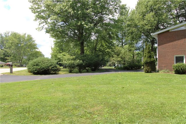 331 Roberts Ln, Neshannock Twp, PA 16105