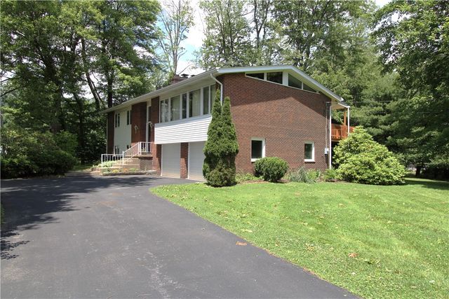 331 Roberts Ln, Neshannock Twp, PA 16105