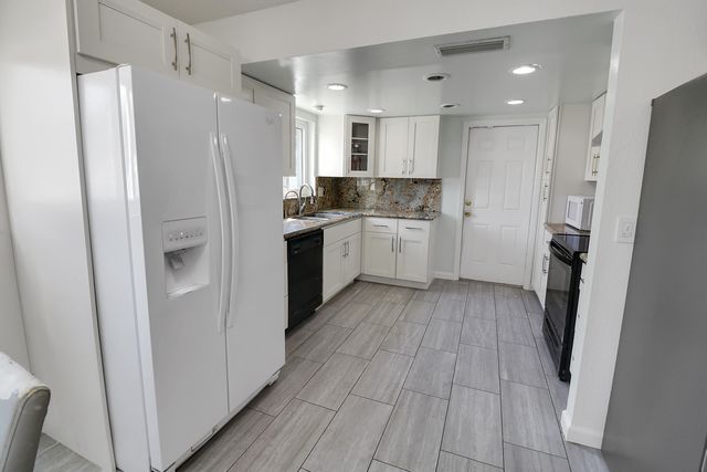 2233 NW 3RD Avenue, Boca Raton, FL 33431