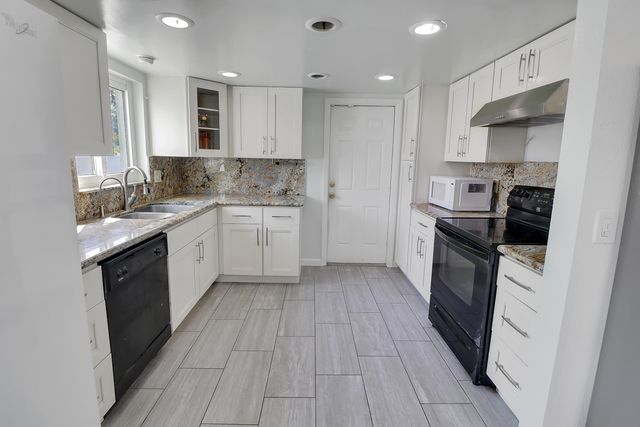 2233 NW 3RD Avenue, Boca Raton, FL 33431