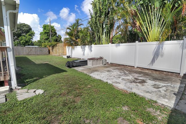 2233 NW 3RD Avenue, Boca Raton, FL 33431