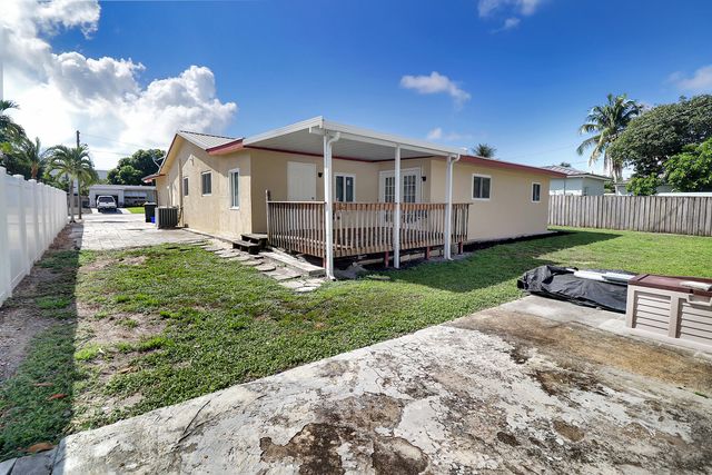 2233 NW 3RD Avenue, Boca Raton, FL 33431