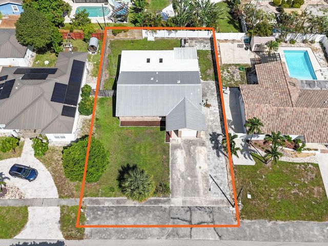 2233 NW 3RD Avenue, Boca Raton, FL 33431